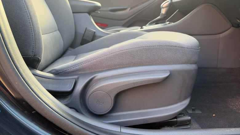 Hyundai IONIQ 1.6 GDi Plug-in Hybrid Premium 5dr DCT Hatchback